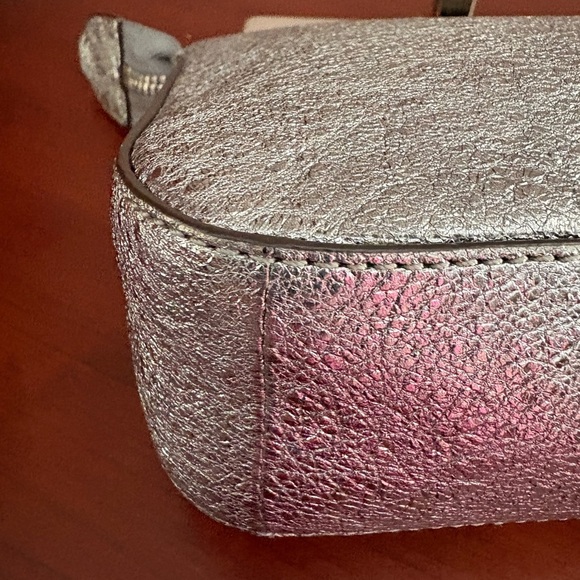 Michael Kors Jet Set Bag in Metallic Silver Leather - Picture 8 of 16